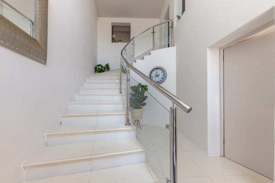 4 Bedroom Property for Sale in Green Point Western Cape
